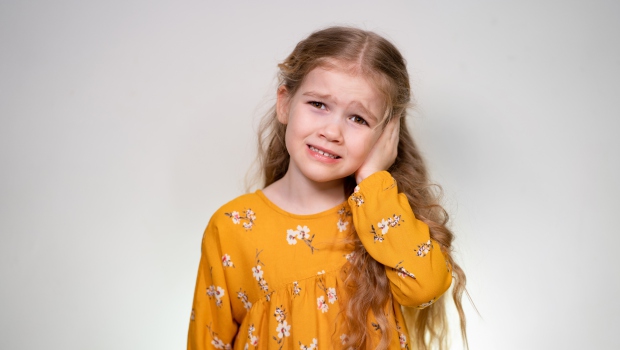 Jak złagodzić ból ucha u dziecka? Poznaj przyczyny i sposoby łagodzenia