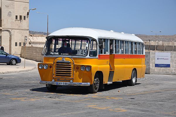 Maltańskie autobusy- symbol Malty